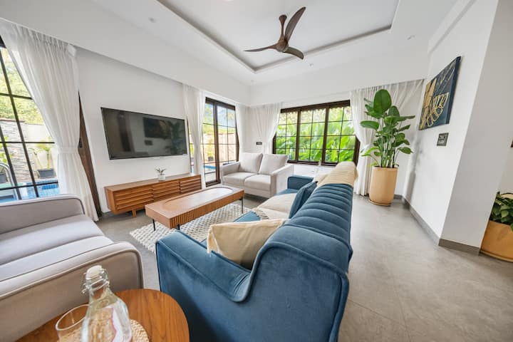Living room image 3