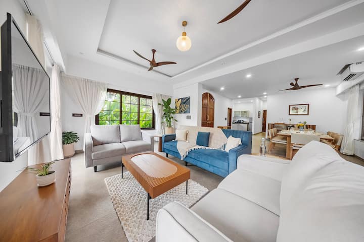 Living room image 8