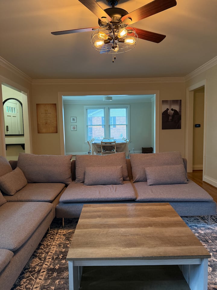 Comfy Bungalow | 3bdrm | 2ba | 6 Min To Downtown - Little Rock, AR