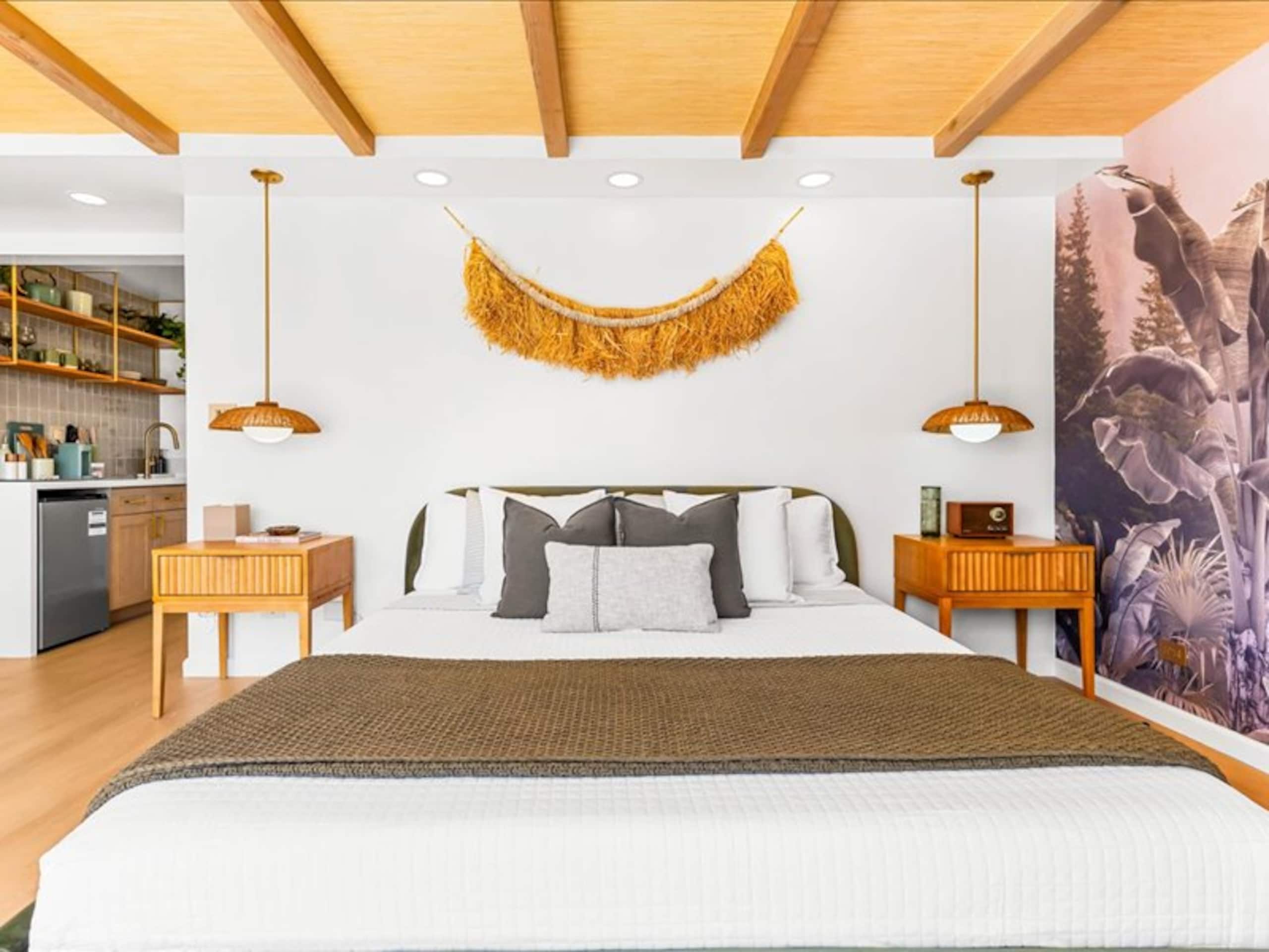 Rooftop Pool • Renovated • 3 Minutes Walk to Beach - Image 25