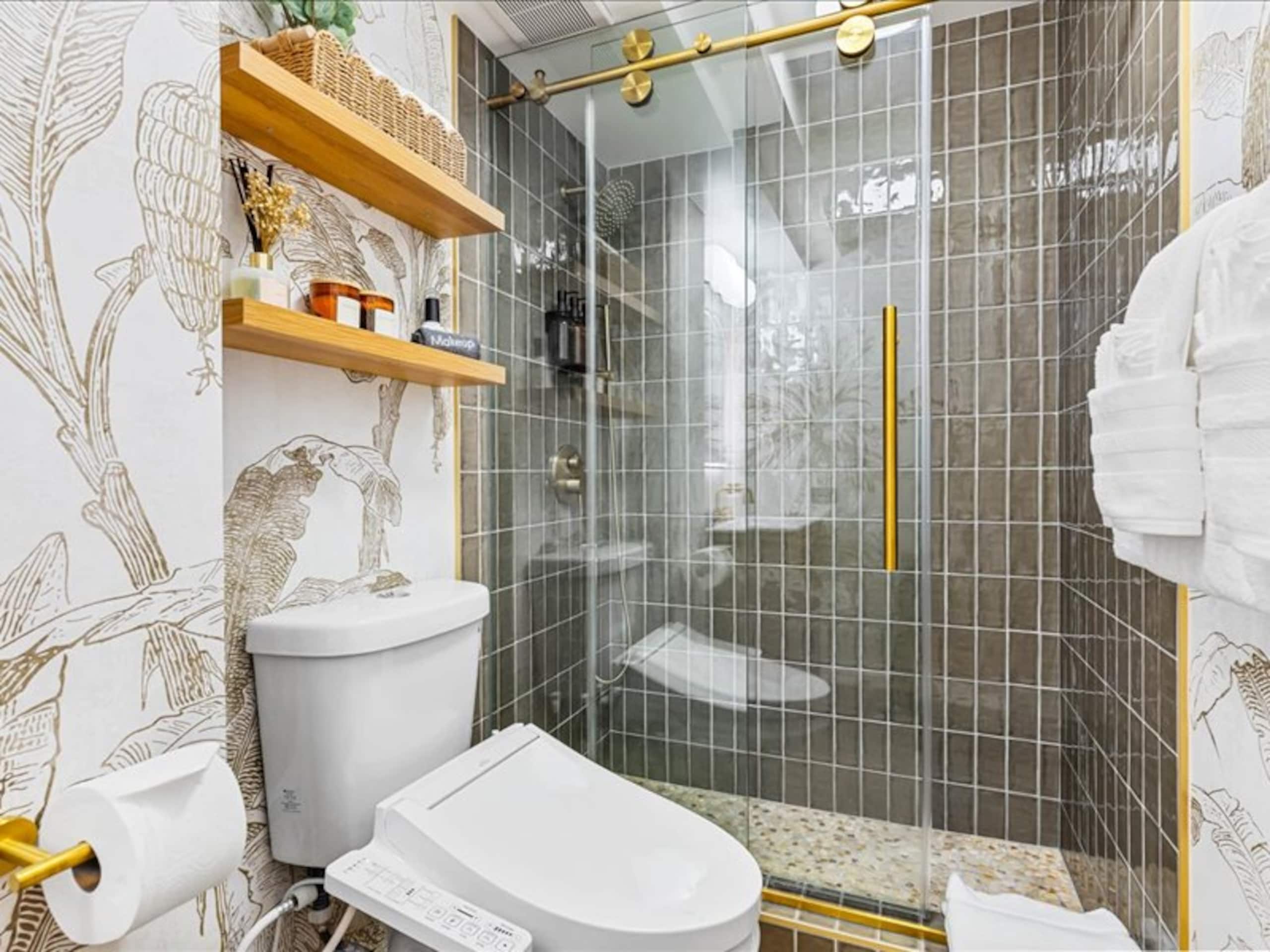 Rooftop Pool • Renovated • 3 Minutes Walk to Beach - Image 14