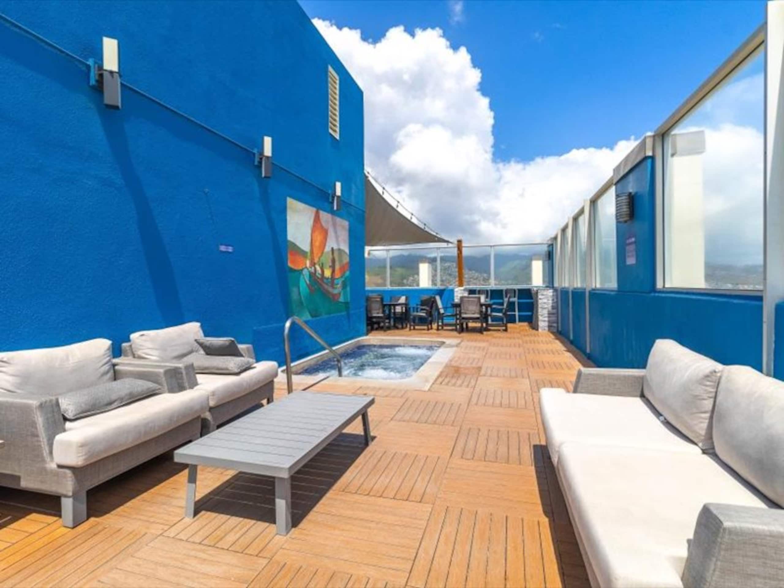 Rooftop Pool • Renovated • 3 Minutes Walk to Beach - Image 24