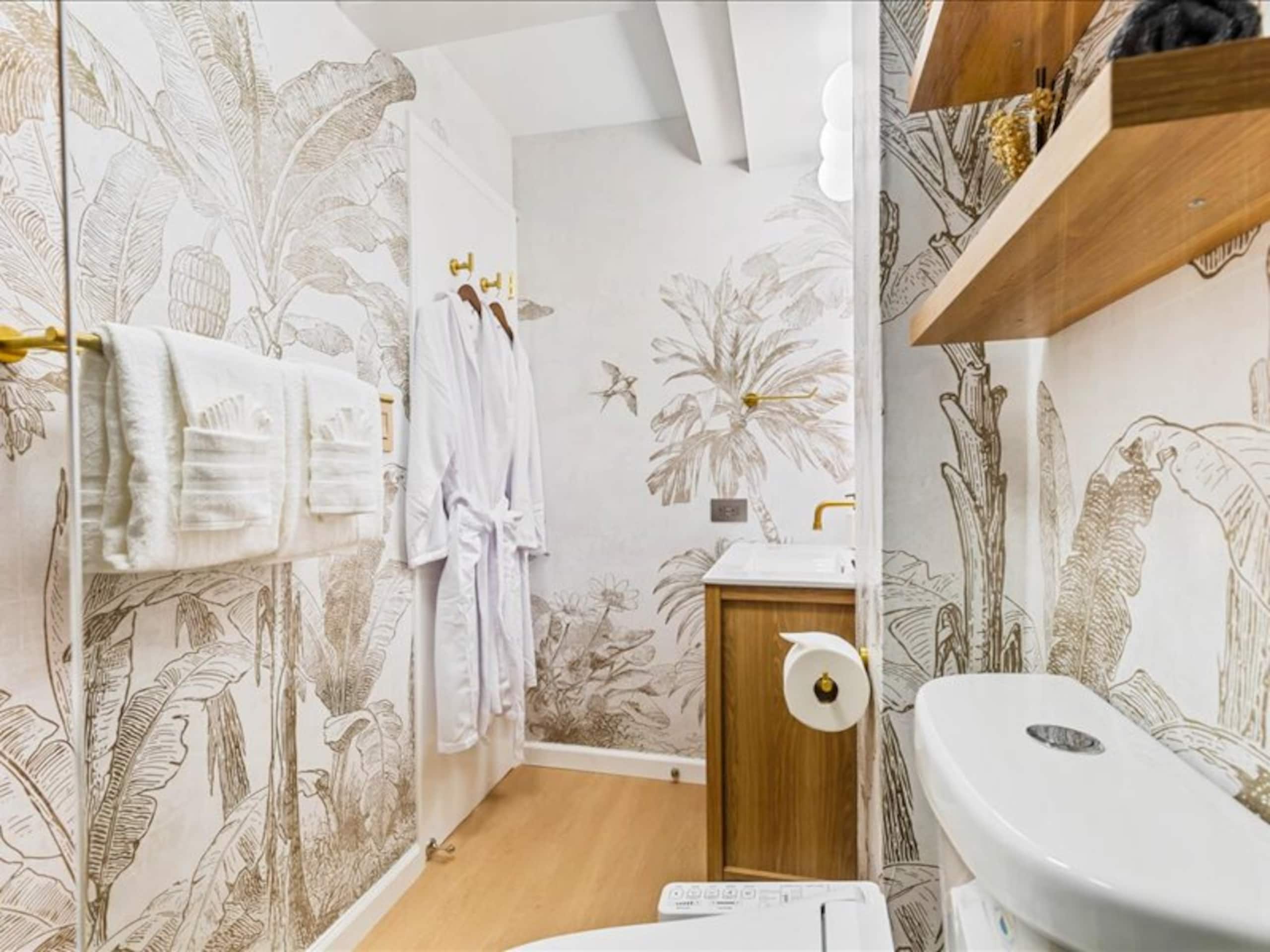 Rooftop Pool • Renovated • 3 Minutes Walk to Beach - Image 13