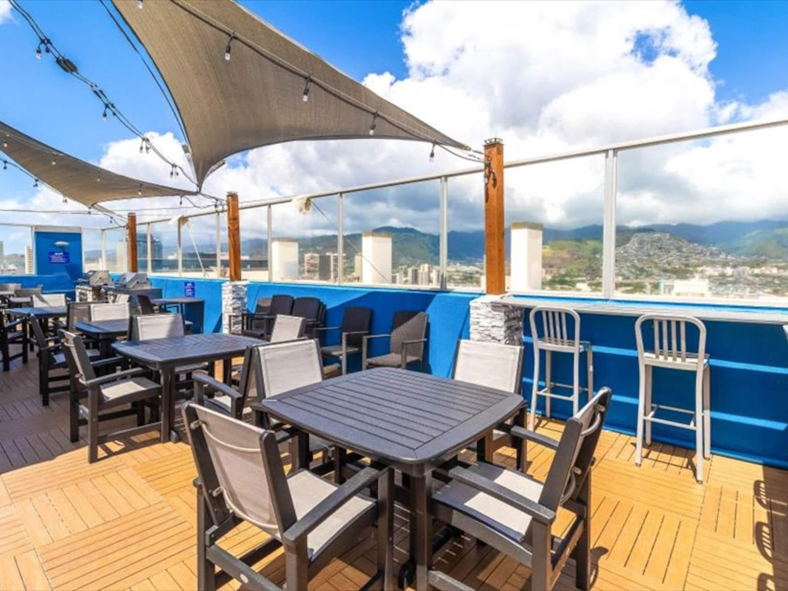 Rooftop Pool • Renovated • 3 Minutes Walk to Beach - Image 22
