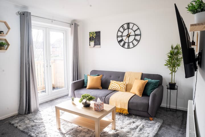 Modern Luxurious Apartment With Balcony - Milton Keynes