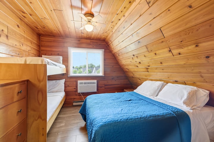Chalet #71 Near Pickleball Courts & Walk To Beach - Silver Beach, MI