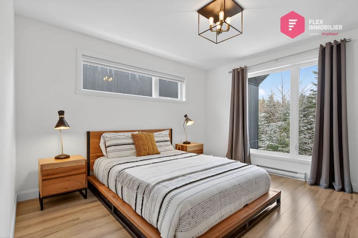 Bedroom #1 with comfortable queen-size bed + walk-in closet + en suite bathroom
