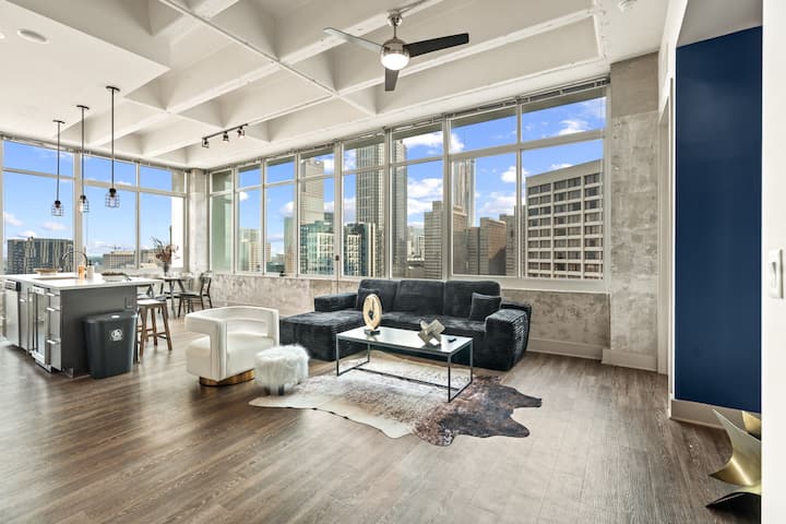 Enjoy expansive skyline views and natural light in this open living space. Unwind on plush seating, stream your favorites on the Smart TV, and soak in the vibrant energy of Downtown Atlanta from above.