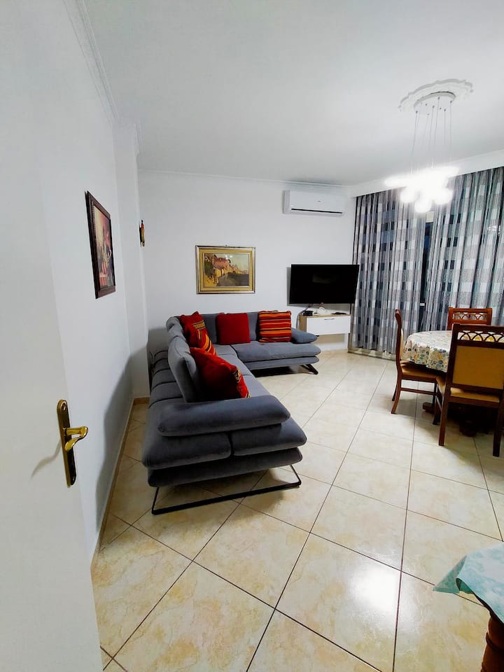 Comfy Beachside Flat | Balcony | 5 Guests | Durrës - Durrës