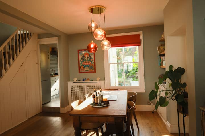 Charming Urban Retreat | Garden | City Location - Brighton Marina
