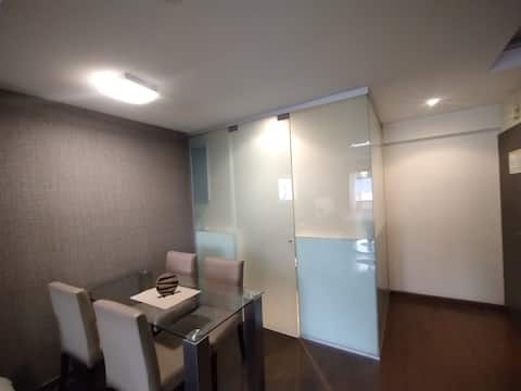 Anuncio de Airbnb popular: Elegant & Cozy Apt in Recoleta | Premium Location” en Comuna 2