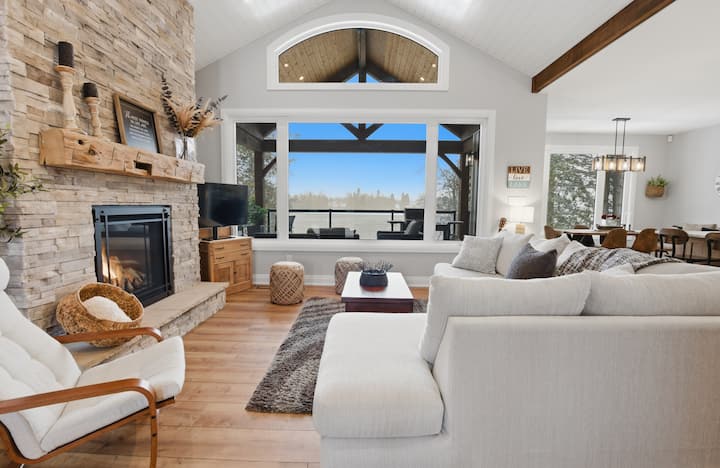 Stonehedge Lakehouse - Hot Tub - Pool Table - Fenelon Falls