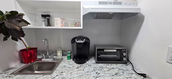 Cozy Corner Suite - Westbury, NY