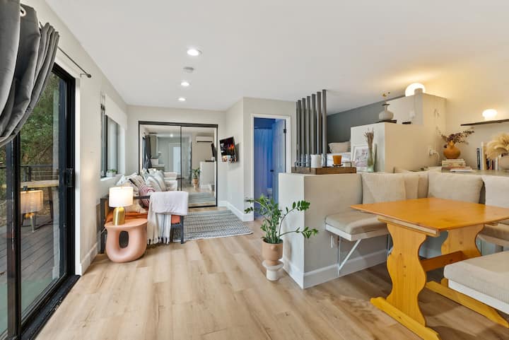 Private Hollywood Hills 1bd | Free Parking - Beverly Hills, CA