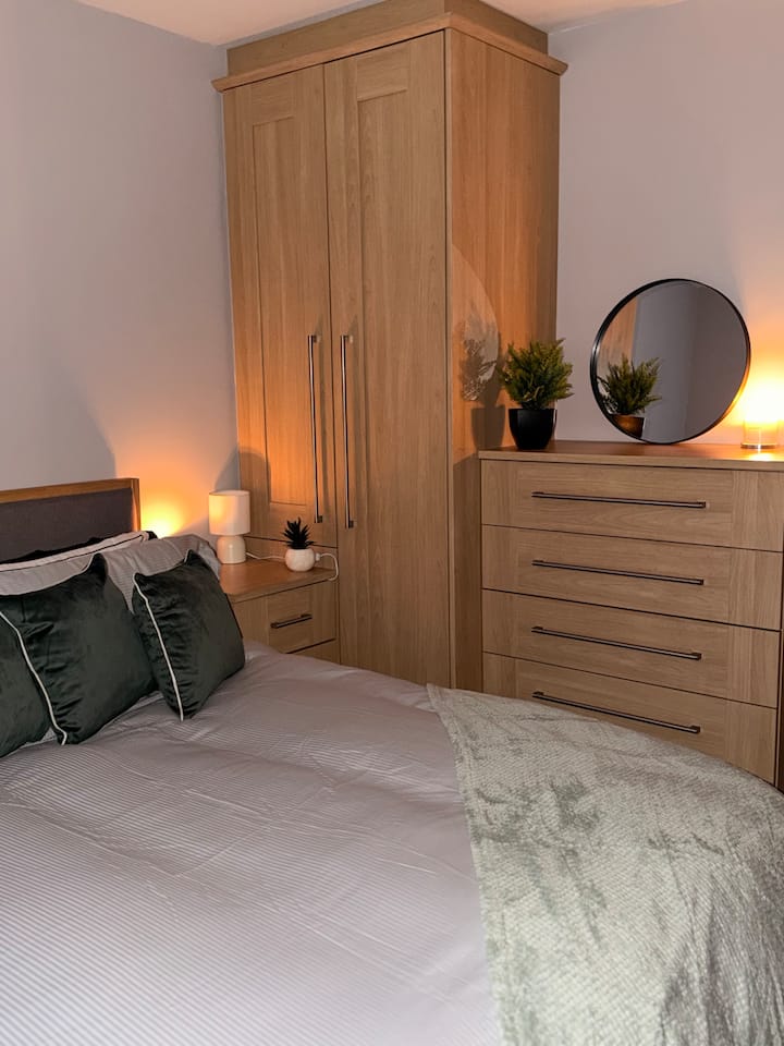 Central Quarter 2 Bed Home - Altrincham