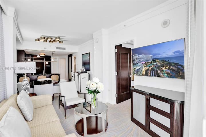 Fontainebleau|1br Panoramic Beach/oceanfront Views - South Beach