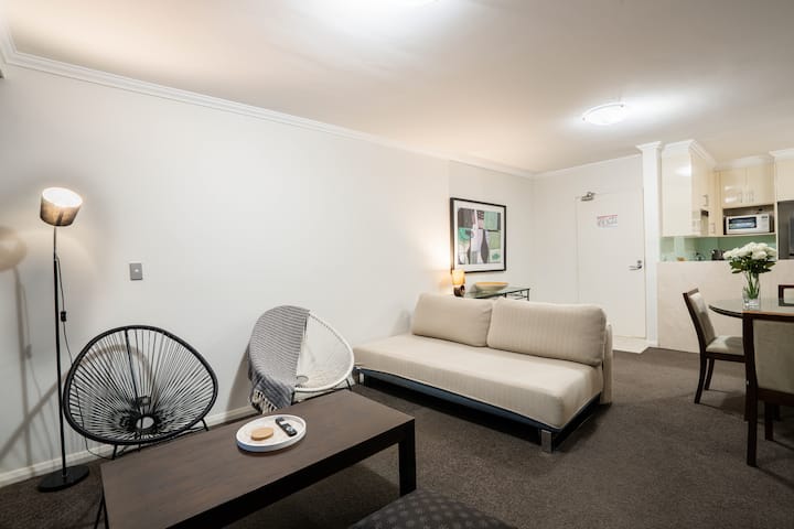 Comfortable 1br Apartment | Steps To Rnsh & Rail - 노스 시드니