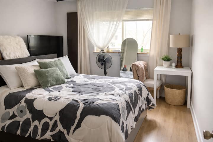 Cozy Private Room In Wheeling Il - Deerfield, IL