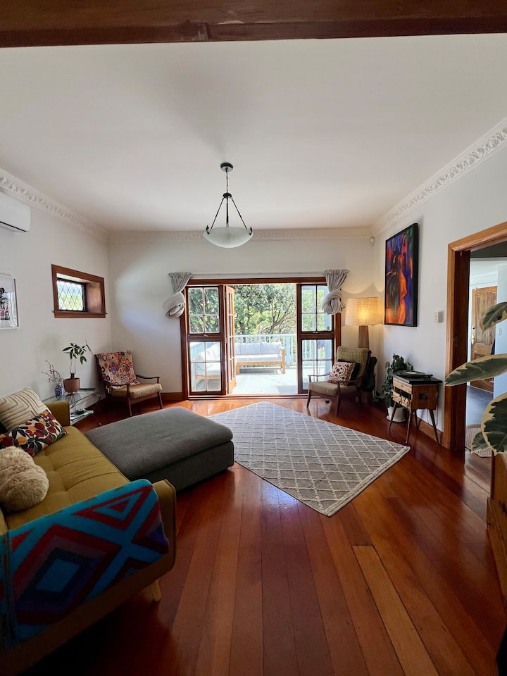 Cozy Home With Mount Vic View - Wellington