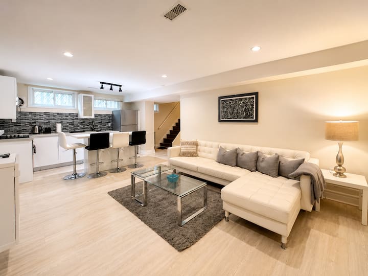 Modern Basement Near Yonge & Finch - Torontó