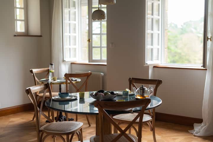 Dans Un Manoir… À Locronan - Cast