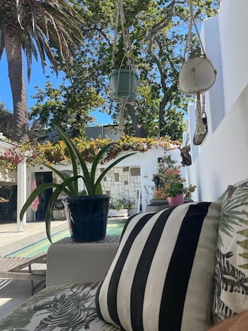 Charming 3 bedroom home. Close to Newlands Forest.