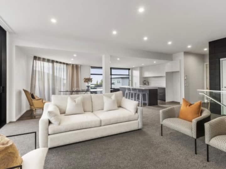 Modern Luxury Retreat - Timaru
