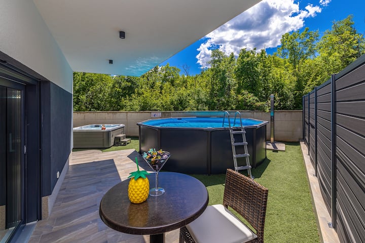 Holiday House Villa Veroniq With Pool And Jacuzzi - Njivice