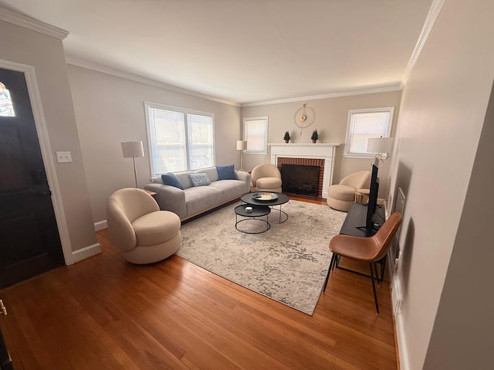 Well Appointed, Close To Hpu & Furniture Market - High Point