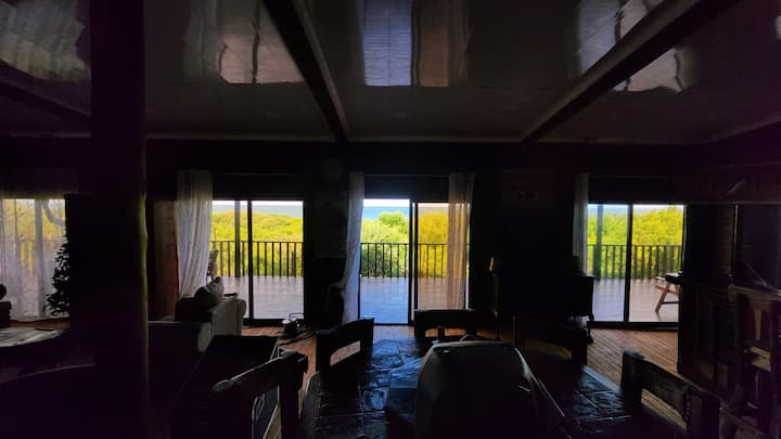 Loghouse 70m From Beach, Sleeps 10, 2 Pools - Maputo