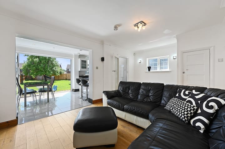 Bright & Relaxing Room In Northolt - Ruislip