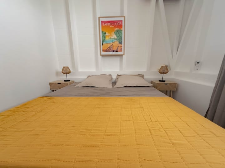 Habitación con cama tamaño queen 160x200