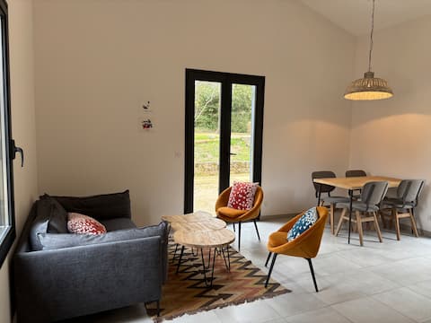 Top performing Airbnb: 2 bedroom house in shared property in Uzès