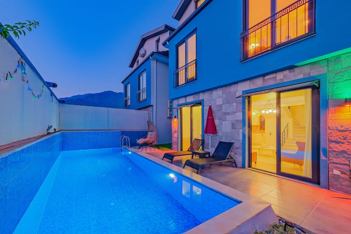 Fethiye'de Merkeze Yakın Jakuzili 6 Kişilik Villa - Fethiye