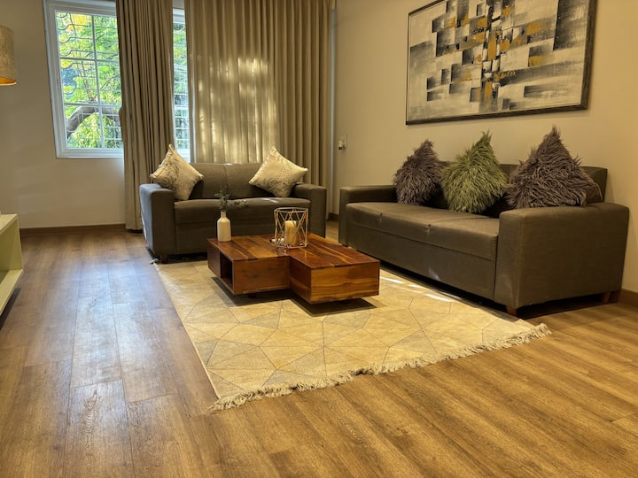 Plush Bandra | Luxurious & Large 2bhk | Pali Hill - Mumbai