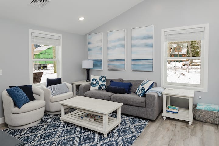 Beachfront • 7 Guests • Lake Huron • Sand Point - Caseville, MI