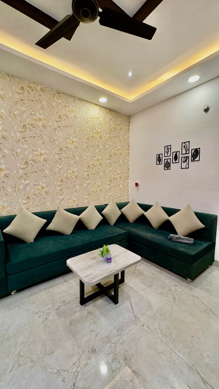 Couple-friendly Luxe 1bhk |Vijay Nagar, Workspace - Indore