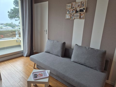 Top performing Airbnb: Bright one-bedroom apartment with west-facing balcony, near the port in Grandcamp Maisy