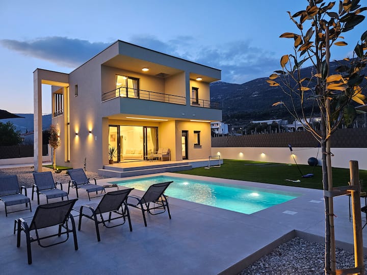 Blue Horizon Villa 4br Heated Pool Skylight - Croatia