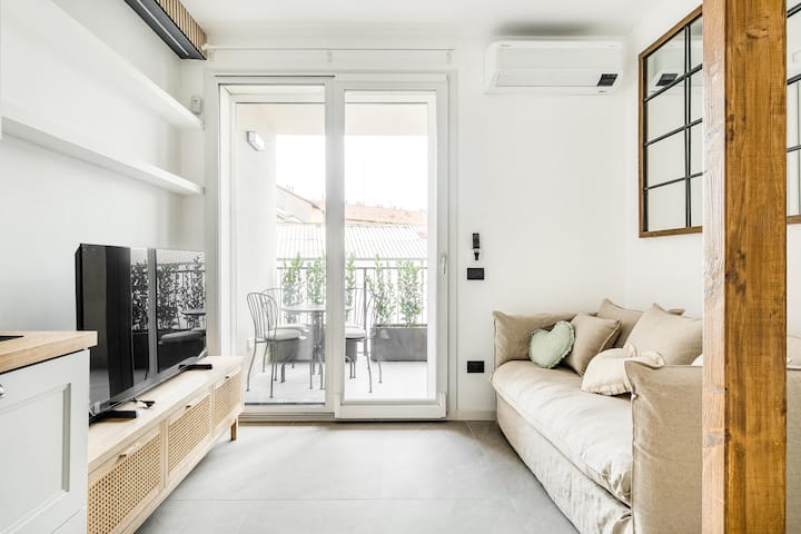 Living moderno e accogliente, con Smart Tv e divano letto per godersi momenti di relax