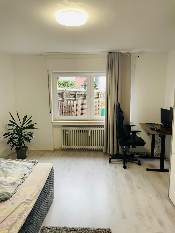 Comfortable Stay Near Mayen Centre - Monreal