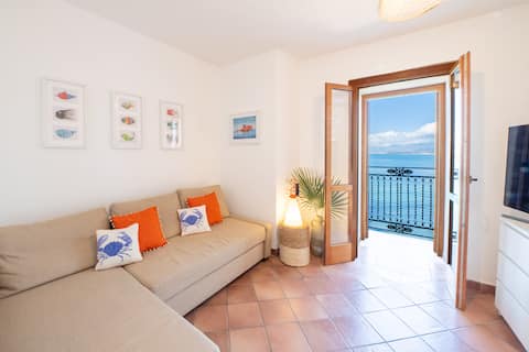 Top Airbnb: House at the Castle with Balcony overlooking the Sea in Castellammare Del Golfo