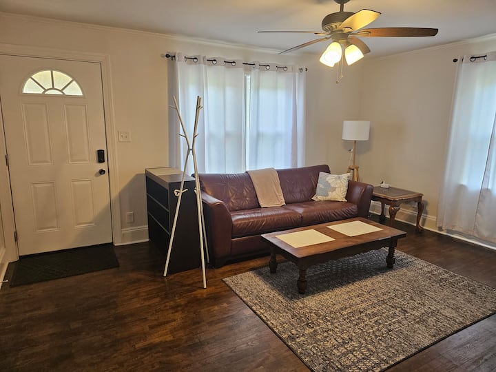 Cozy Ranch House (2 Bed/1 Bath) In Marietta, Ga - Marietta, GA