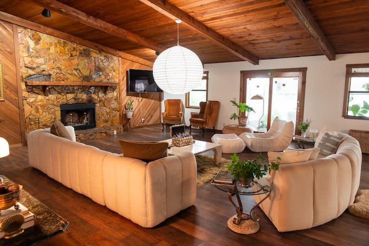 Lake Chalet - Cabin Chic + Old Florida Charm - Land O' Lakes, FL