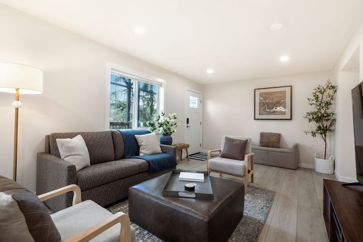 3b2b Bellevue Lower Unit | Mountain View | Central - ベルビュー, WA
