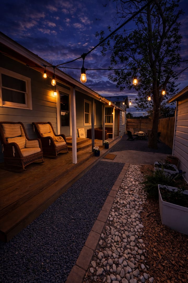 Walk To Town & River • Fire Pit • King Bed - Kerrville, TX