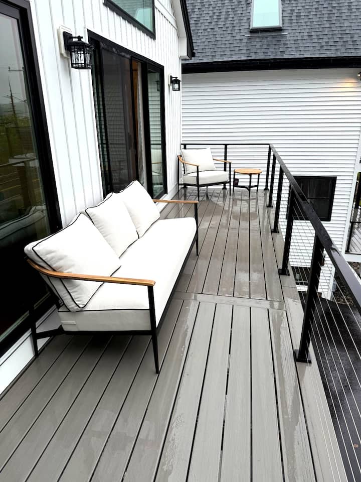 The Entertainer’s Residence property view 3