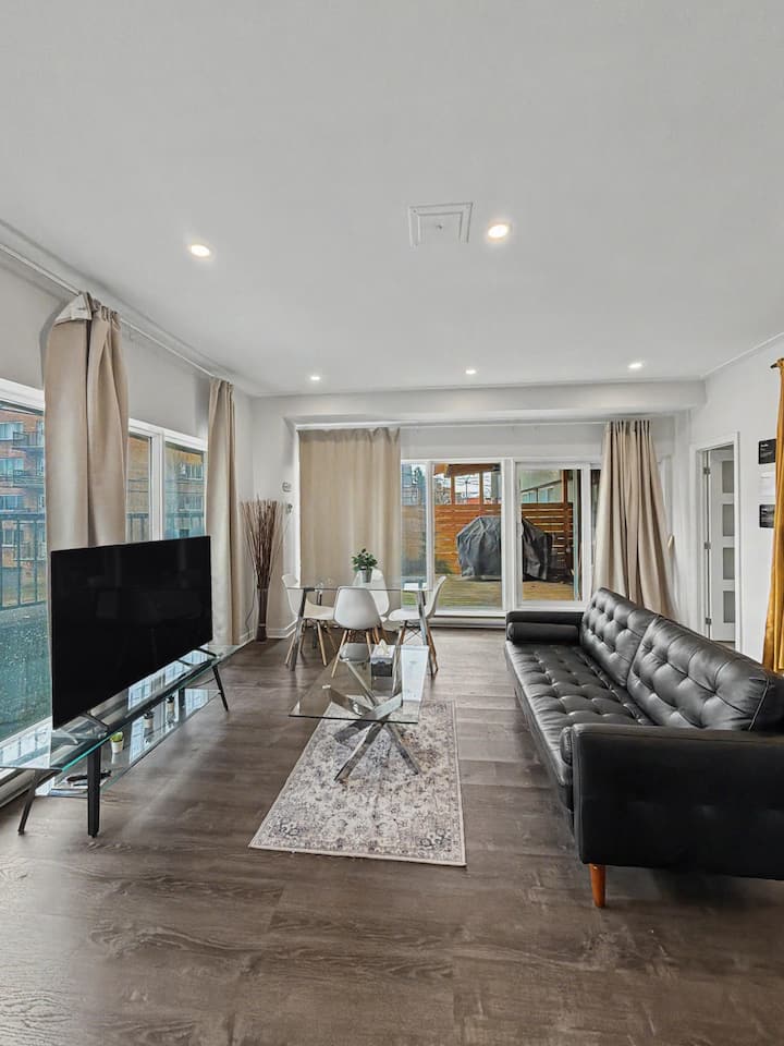 Stylish Sunshine Loft - Ndg - Dorval