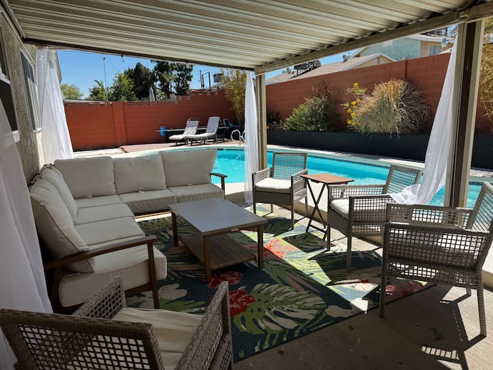 The Oasis | Minutes To Strip | Pool Sleeps 12+ - Las Vegas