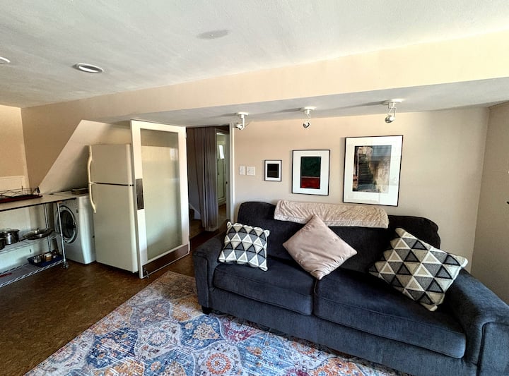 Peaceful Suite With Separate Entrance In Longmont - Longmont, CO
